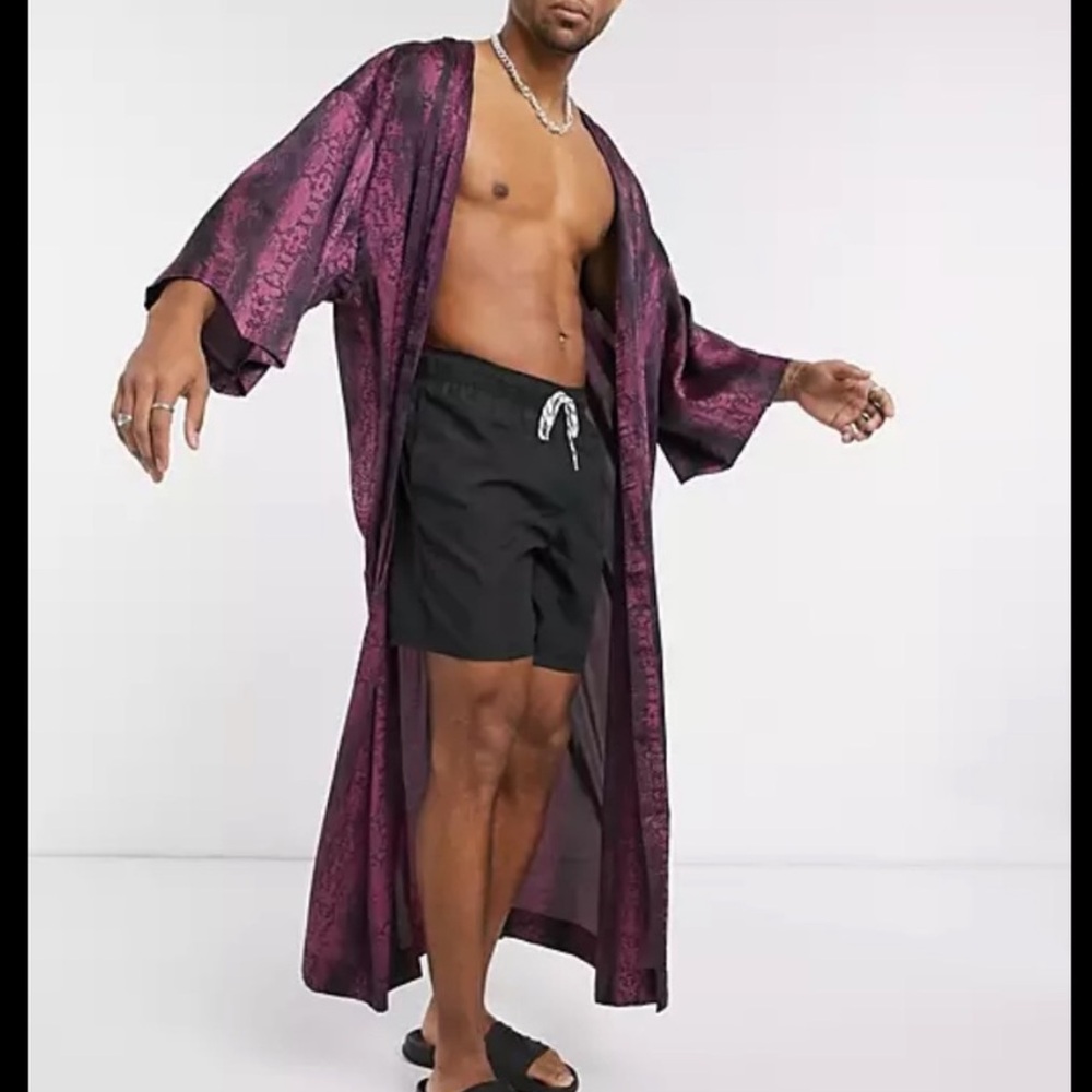 Asos Designs oversized kimono in purple and black snake print - Picture 3 of 10